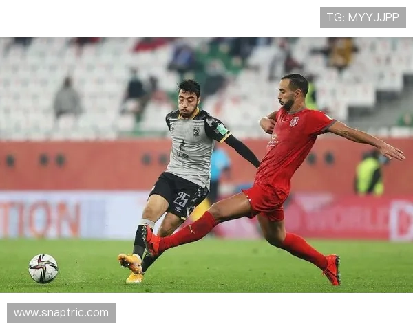 塔利亚菲科本赛季在阿贾克斯左后卫位置表现稳健