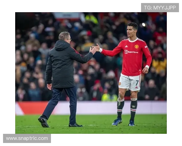 奥尔莫应对多特高压逼抢的跑位与技术解析