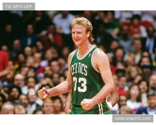 拉里·伯德背身单打对抗魔术师精准制导，高效拉开队内得分差距